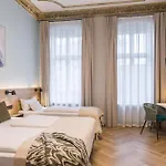Dilo Apartments 150 Sqm Modern Historic Apartments For 12 Guests Lägenhet