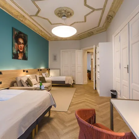 Dilo 150 Sqm Modern Historic For 12 Guests شقة