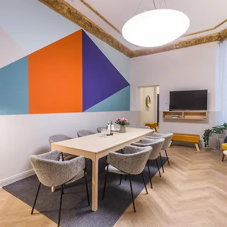 Dilo 150 Sqm Modern Historic For 12 Guests شقة