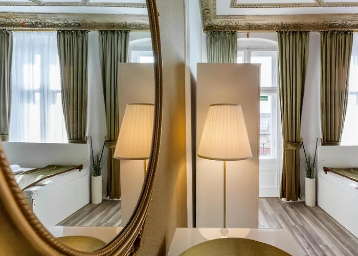 Dilo Apartments 150 Sqm Modern Historic Apartments For 12 Guests شقة