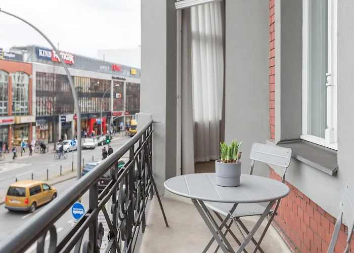 Dilo Apartments 150 Sqm Modern Historic Apartments For 12 Guests شقة