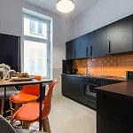 דירה Dilo Apartments 150 Sqm Modern Historic Apartments For 12 Guests *