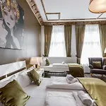 Dilo Apartments 150 Sqm Modern Historic Apartments For 12 Guests *